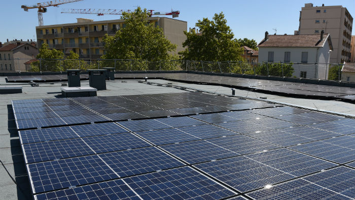 découvrez notre étude photovoltaïque à lyon, qui explore les avantages et le potentiel de l'énergie solaire dans la région. analyse approfondie, données techniques et perspectives pour un avenir durable.
