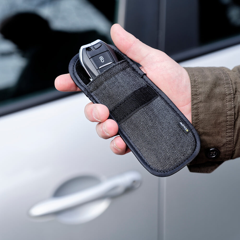 protégez vos clés de voiture des vols électroniques avec notre étui anti-rfid. conçu pour bloquer les signaux, cet accessoire innovant assure la sécurité de vos informations personnelles et évite toute tentative de piratage. pratique et élégant, il se glisse facilement dans votre poche ou sac.