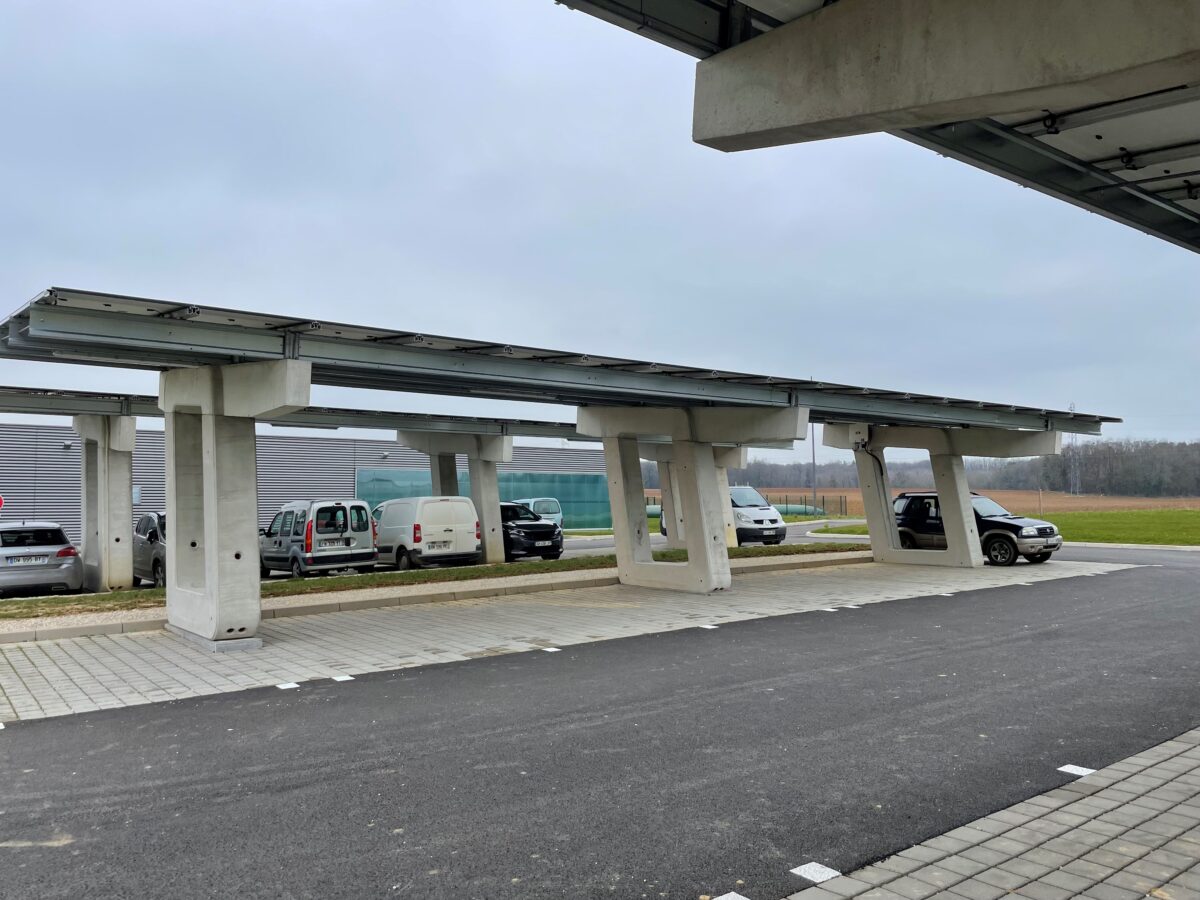 découvrez les avantages des ombrières photovoltaïques, une solution innovante alliant protection contre les intempéries et production d'énergie solaire. équipez votre espace extérieur tout en réduisant votre empreinte carbone grâce à cette technologie durable.