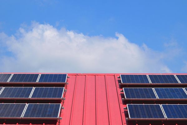 découvrez comment optimiser votre facturation solaire avec des conseils pratiques pour maximiser vos économies d'énergie et tirer le meilleur parti de votre installation photovoltaïque. informez-vous sur les démarches administratives, les aides financières et les astuces pour une gestion efficace de votre consommation d'électricité.