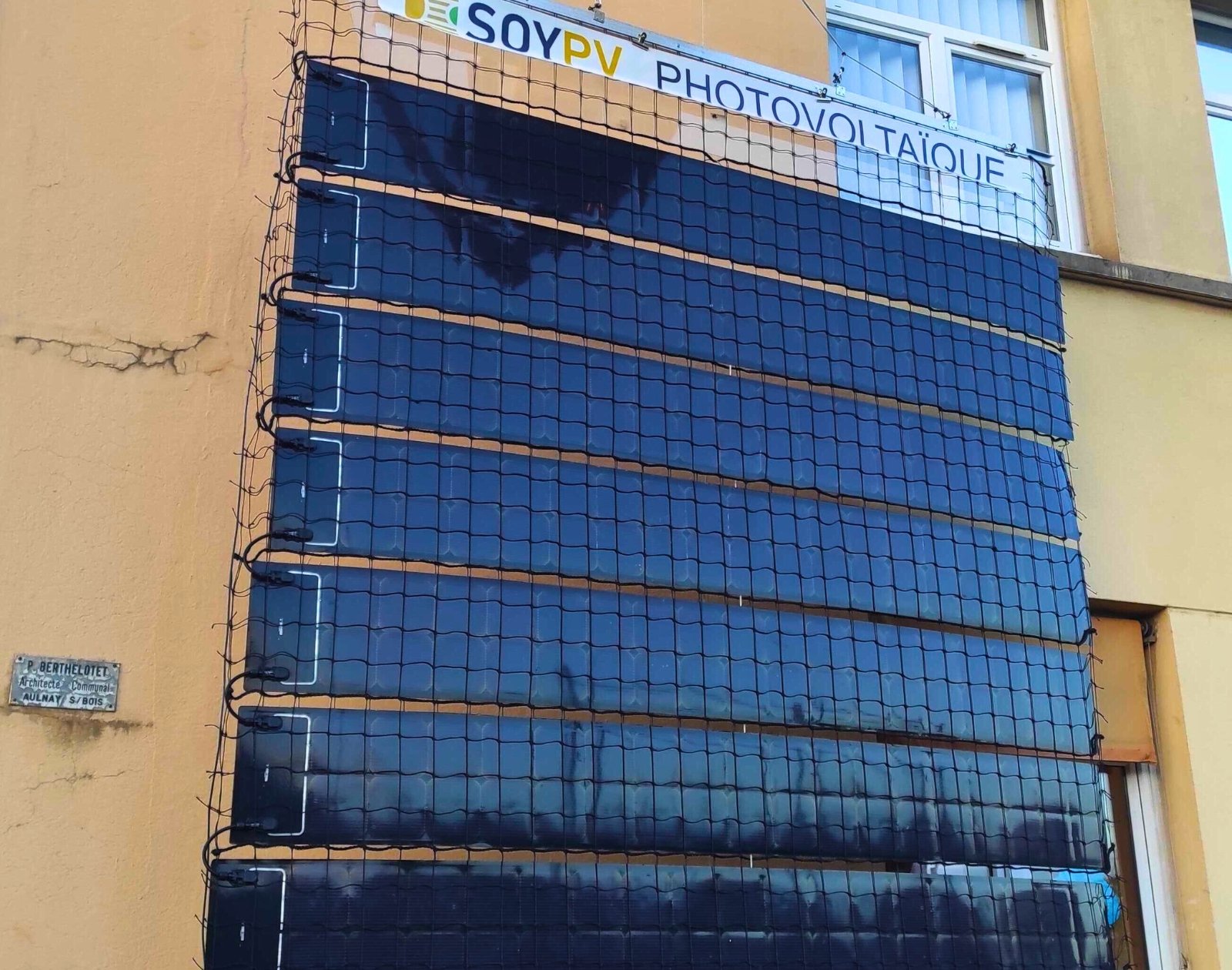 découvrez comment la facture solaire urbaine transforme l'énergie renouvelable en économies pour votre foyer. informez-vous sur les avantages financiers et environnementaux de l'énergie solaire en milieu urbain.