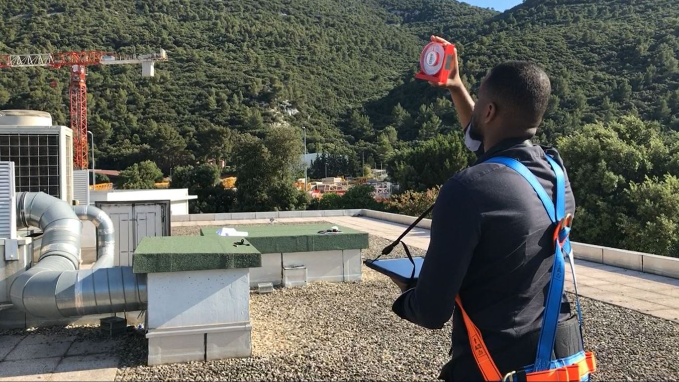 découvrez l'analyse de faisabilité photovoltaïque pour évaluer le potentiel d'installation de panneaux solaires. explorez les aspects techniques, économiques et environnementaux pour maximiser l'efficacité de votre projet solaire.