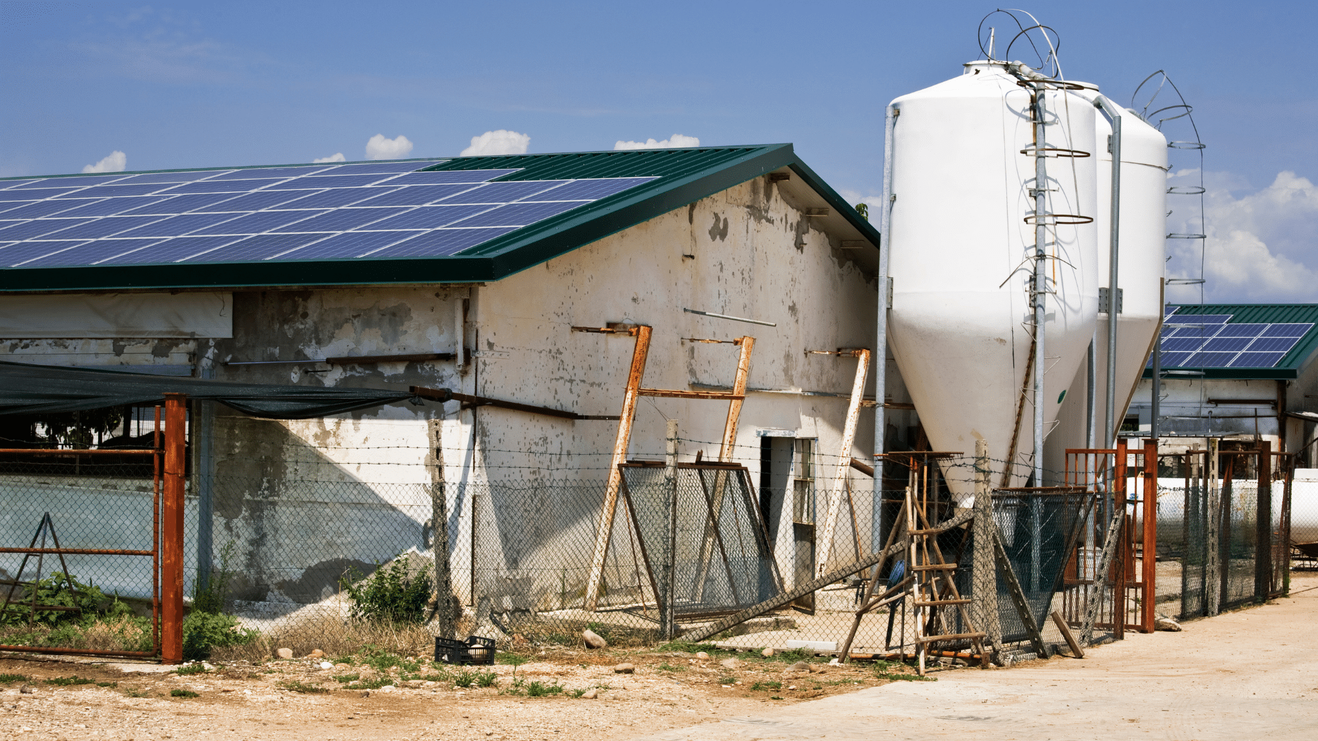 découvrez l'importance et les implications des incendies liés aux panneaux photovoltaïques, ainsi que les mesures de sécurité et de prévention pour protéger votre installation solaire.