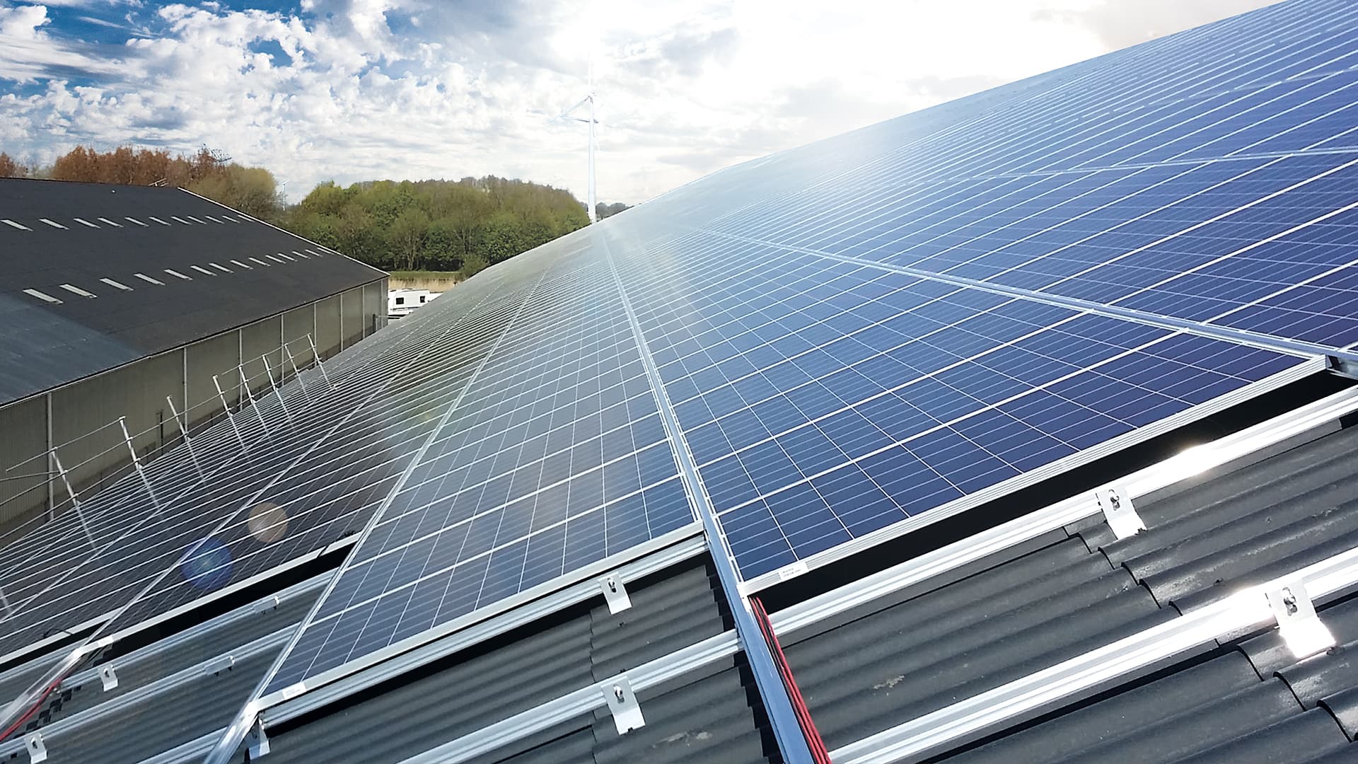 découvrez notre guide complet sur la fixation solaire en fibrociment : des solutions robustes et durables pour l'installation de panneaux solaires sur vos surfaces en fibrociment. optimisez votre production d'énergie solaire tout en assurant la sécurité et la longévité de votre infrastructure.