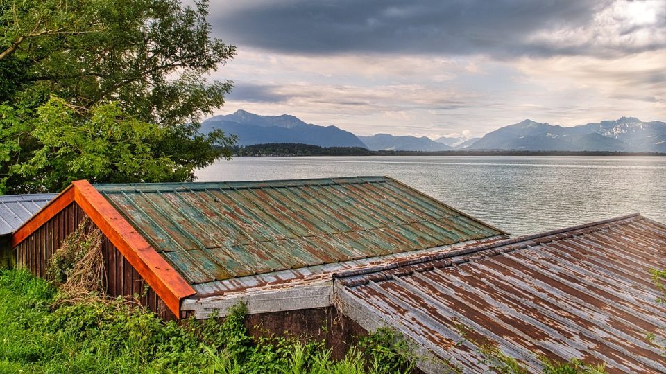 découvrez comment fixer efficacement le polycarbonate pour assurer la solidité et la durabilité de vos projets. notre guide vous fournit des conseils pratiques et des techniques adaptées à tous vos besoins de rénovation et de construction.
