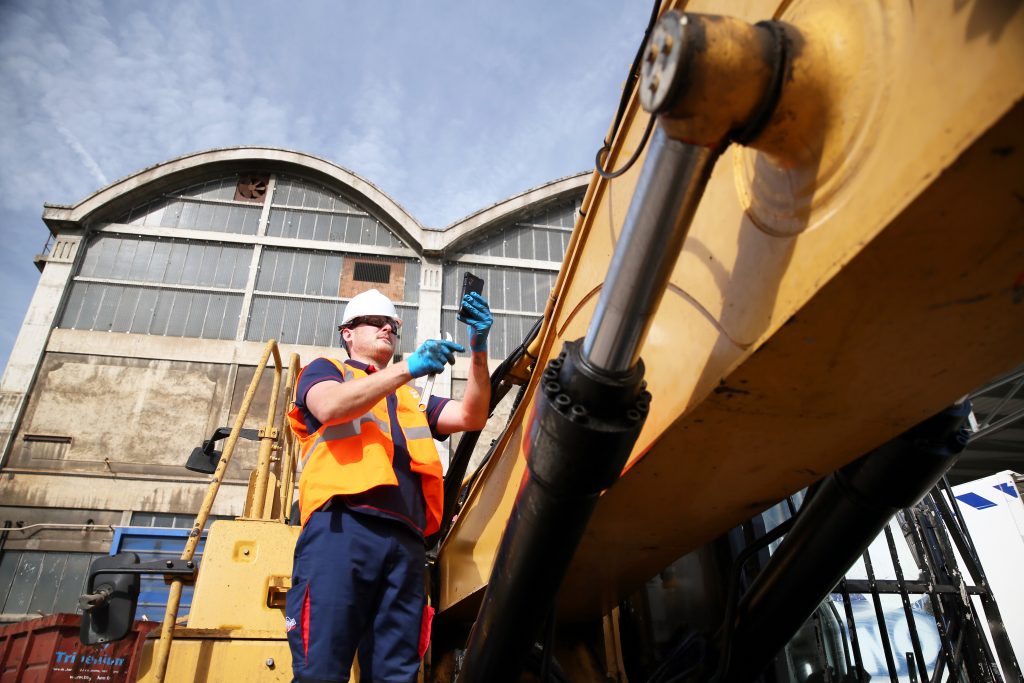 découvrez notre flexible mini pelle, une machine compacte et polyvalente idéale pour tous vos travaux d'excavation. sa maniabilité exceptionnelle et sa puissance en font l'outil parfait pour les chantiers, que ce soit en milieu urbain ou rural. optimisez votre productivité avec notre mini pelle flexible !