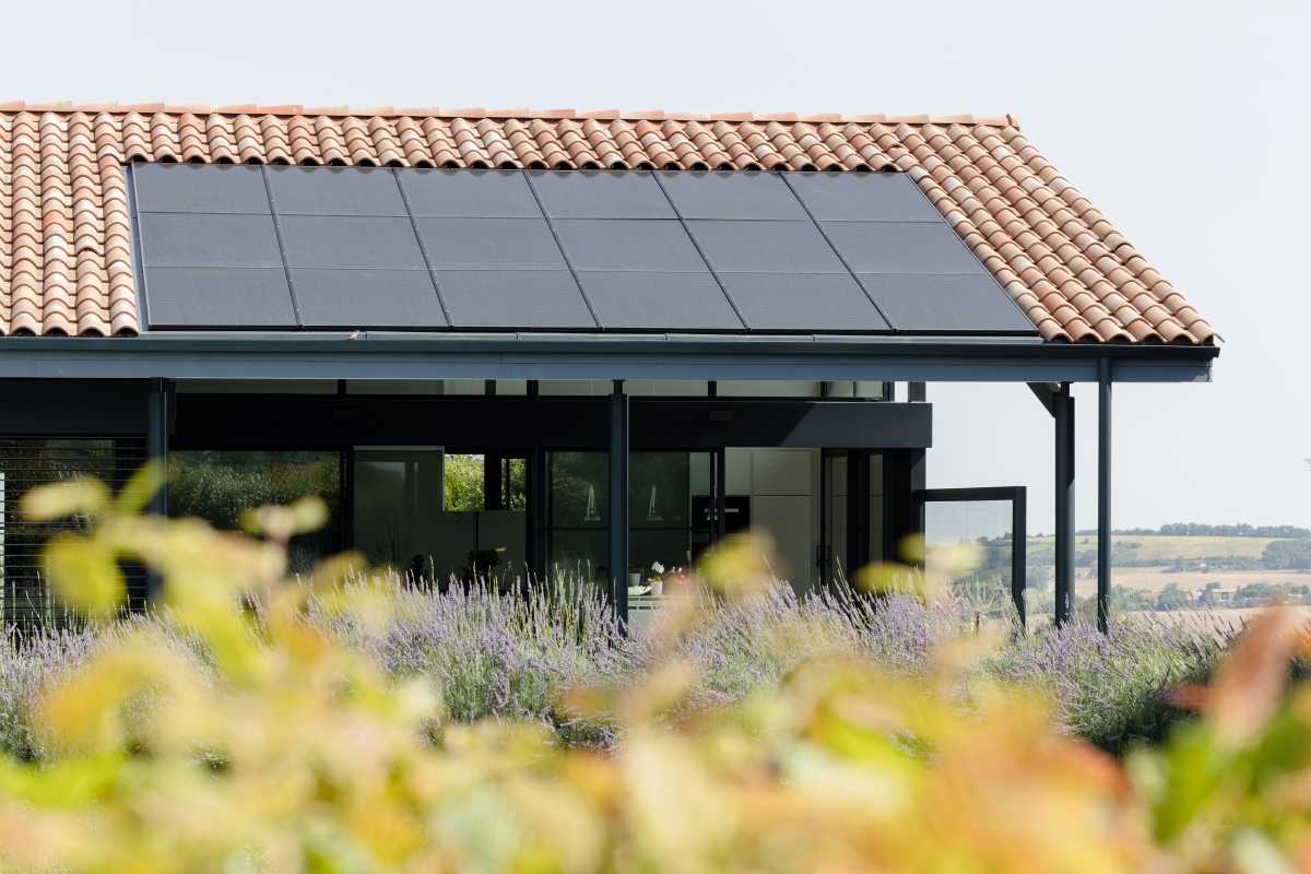 découvrez notre formation photovoltaïque complète qui vous permettra d'acquérir toutes les compétences nécessaires pour concevoir, installer et entretenir des systèmes solaires. rejoignez-nous pour vous former aux dernières technologies et devenir un expert du développement durable.