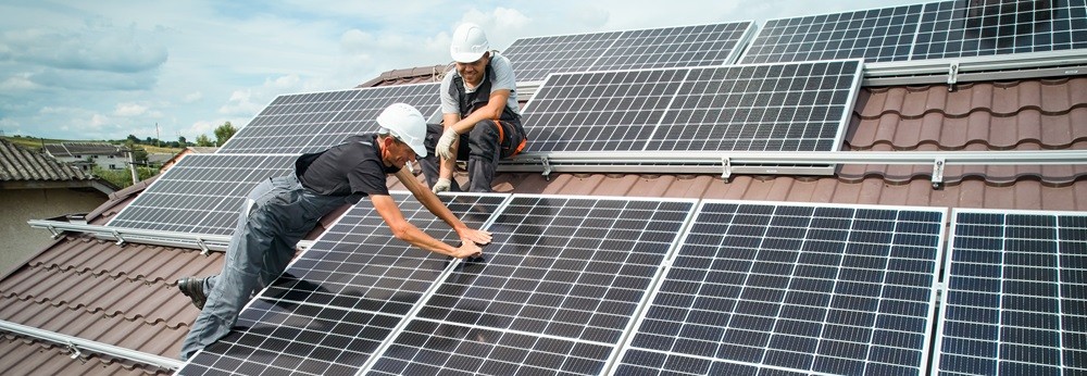 découvrez notre formation photovoltaïque complète qui vous permettra d'acquérir les compétences nécessaires pour concevoir et installer des systèmes solaires efficaces. apprenez les bases de l'énergie solaire, les technologies photovoltaïques, et les meilleures pratiques du secteur avec des experts du domaine. rejoignez-nous pour devenir un professionnel reconnu dans le domaine des énergies renouvelables.