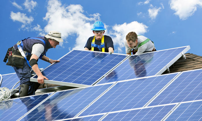découvrez notre formation photovoltaïque complète qui vous permettra d'acquérir les compétences essentielles pour concevoir, installer et maintenir des systèmes solaires. idéale pour les professionnels souhaitant se spécialiser dans les énergies renouvelables et répondre aux enjeux environnementaux.