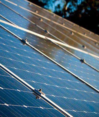 découvrez notre formation photovoltaïque complète qui vous permettra d'acquérir les compétences nécessaires pour concevoir, installer et maintenir des systèmes solaires photovoltaïques. formations pratiques et théoriques adaptées aux professionnels souhaitant se spécialiser dans les énergies renouvelables.