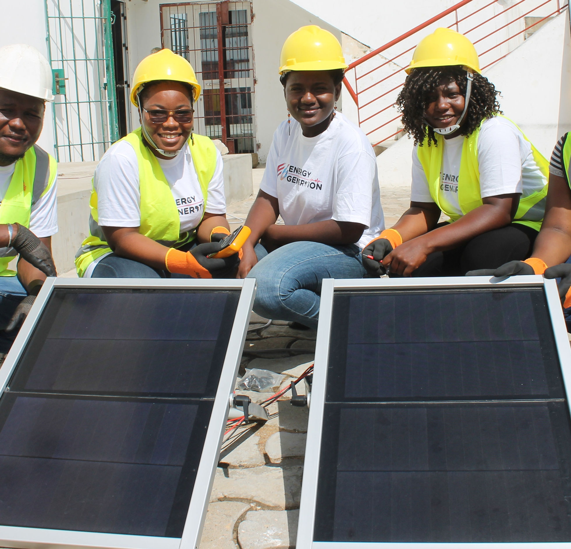 découvrez notre formation photovoltaïque complète pour maîtriser l'énergie solaire. apprenez les techniques d'installation, de maintenance et d'optimisation des panneaux solaires, et engagez-vous vers un avenir durable.