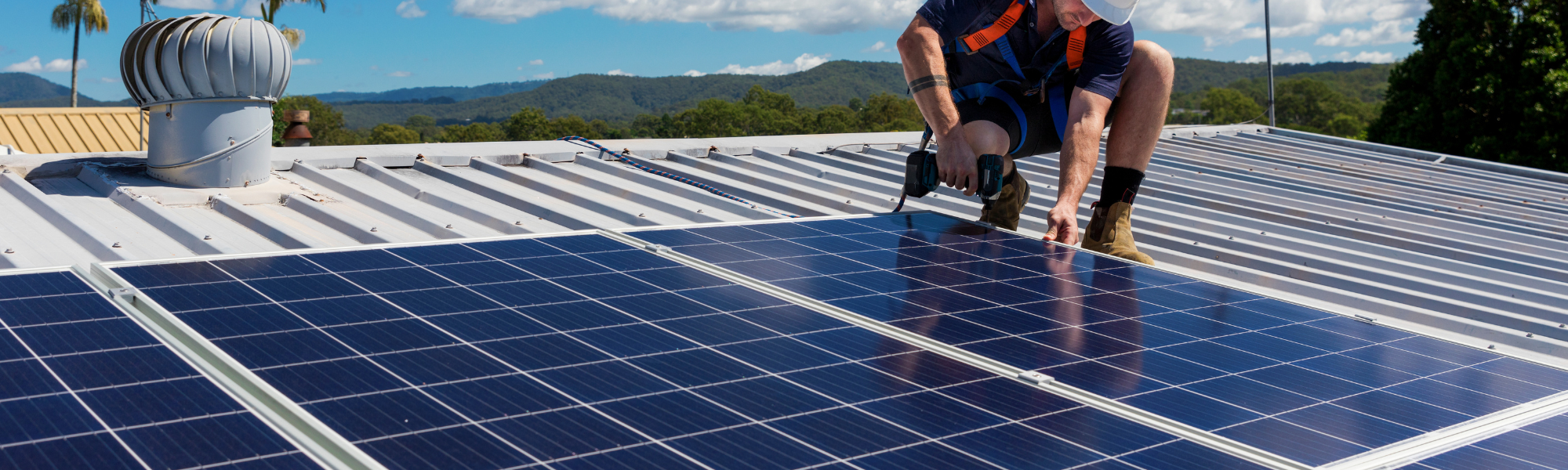 découvrez notre formation photovoltaïque complète qui vous permettra d'acquérir les compétences nécessaires pour concevoir, installer et entretenir des systèmes solaires. apprenez des experts du domaine et participez à la transition énergétique tout en développant une expertise recherchée sur le marché.