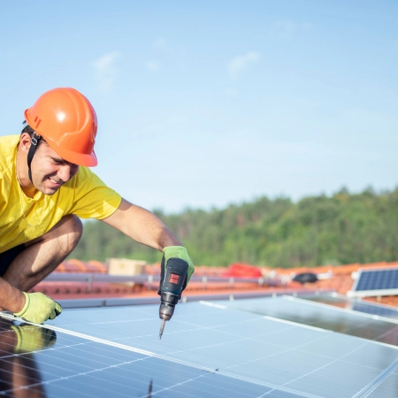 découvrez notre formation spécialisée pour devenir technicien photovoltaïque. apprenez à installer, entretenir et optimiser des systèmes solaires, tout en acquérant des compétences pratiques et théoriques pour réussir dans un secteur en pleine croissance.