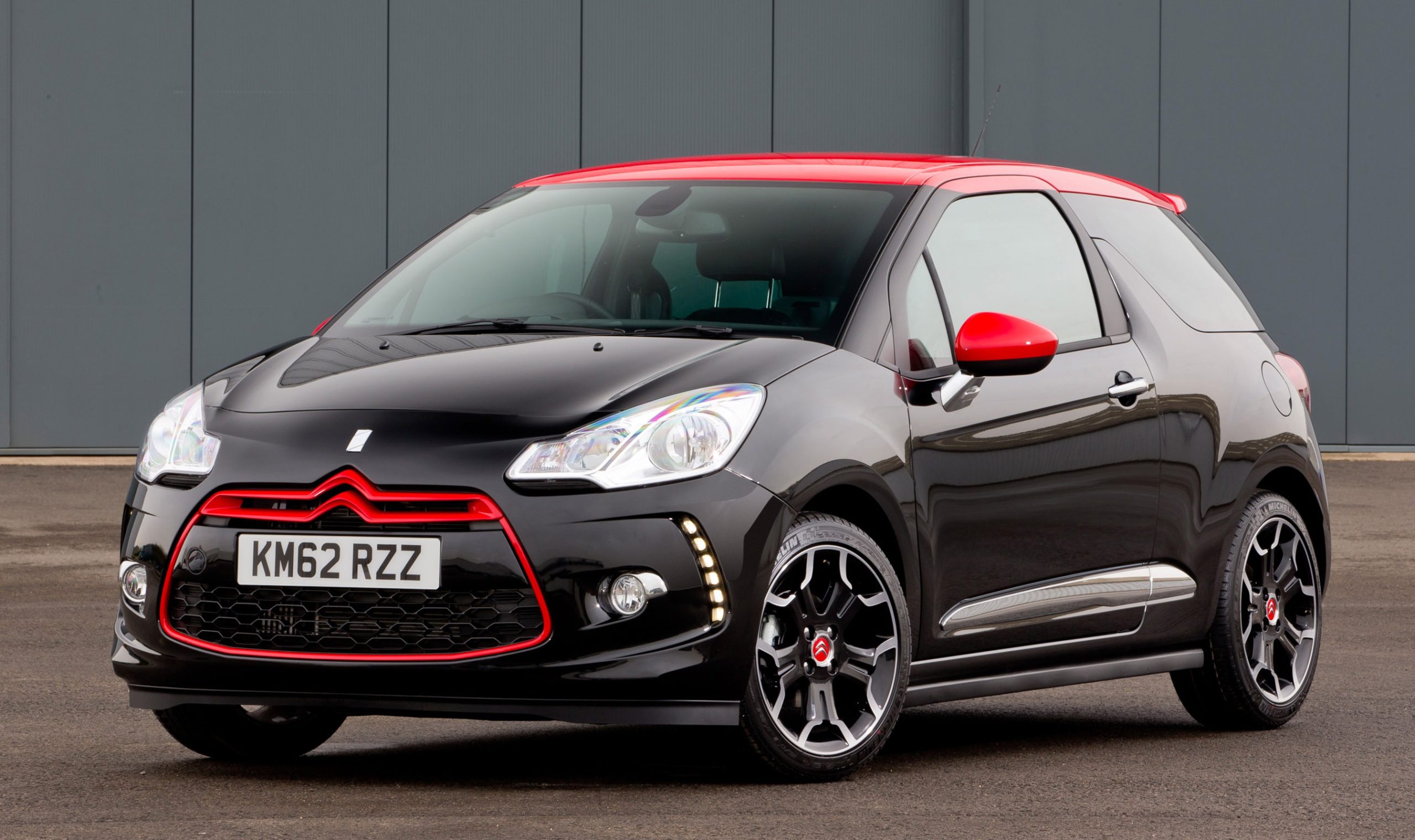 découvrez le forum dédié à dark souls 3, un espace d'échange pour les fans du jeu. partagez vos astuces, stratégies et expériences, discutez des meilleures builds et retrouvez des compagnons de jeu dans cette communauté passionnée.