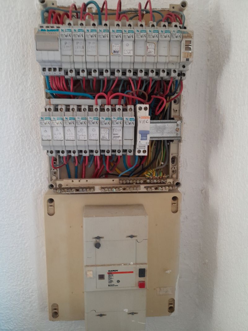 découvrez le forum élec, un espace d'échange dynamique dédié aux passionnés d'électricité et d'électronique. posez vos questions, partagez vos connaissances et restez informé des dernières tendances et innovations professionnelles. rejoignez notre communauté et enrichissez votre expertise!
