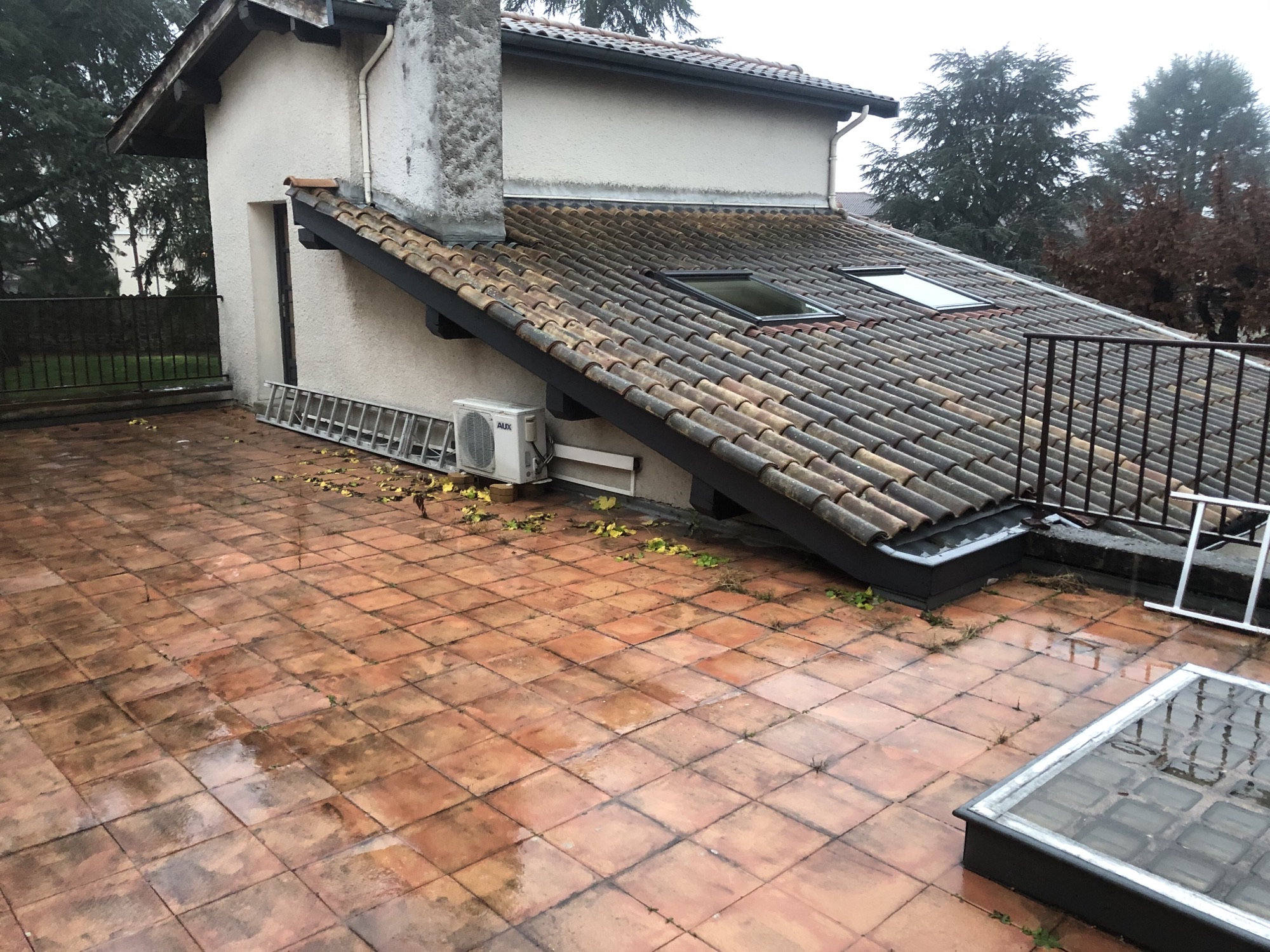 découvrez notre forum dédié à l'étanchéité des toitures, échangez des conseils, posez vos questions et partagez vos expériences avec d'autres professionnels et passionnés. trouvez des solutions efficaces et restez informé des dernières techniques et produits pour garantir la durabilité de votre toiture.