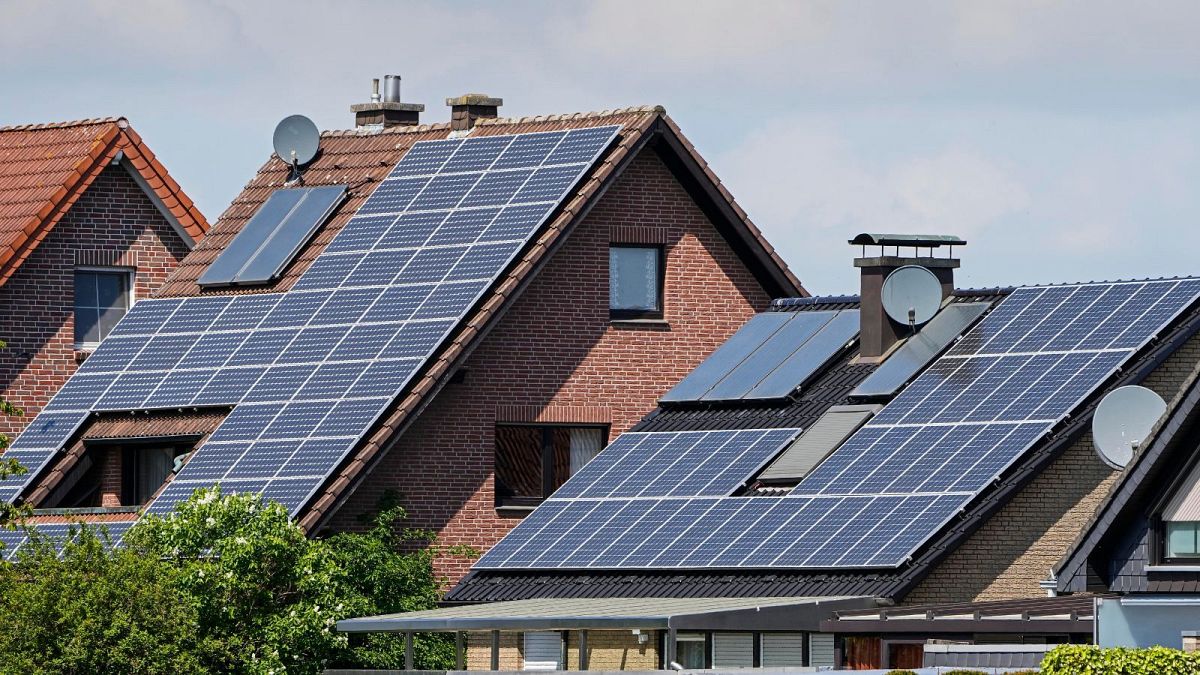 découvrez notre forum dédié aux panneaux photovoltaïques en belgique. partagez vos expériences, posez vos questions et échangez des conseils sur l'installation, l'entretien et les dernières innovations en matière d'énergie solaire.