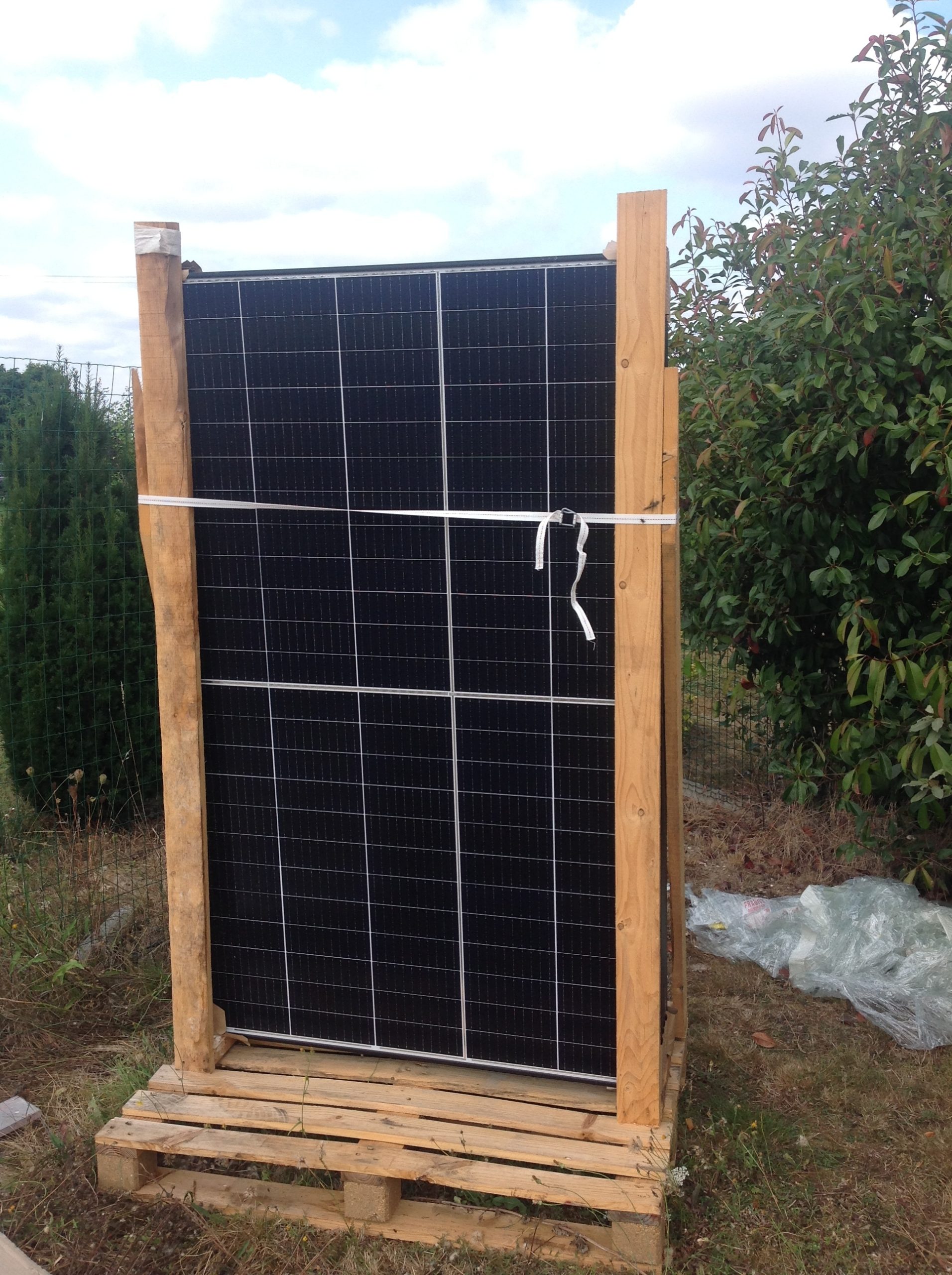 découvrez le forum photovoltaïque, un espace d'échange et de partage dédié aux passionnés et professionnels de l'énergie solaire. posez vos questions, partagez vos expériences et restez informé des dernières tendances et innovations dans le secteur du photovoltaïque.