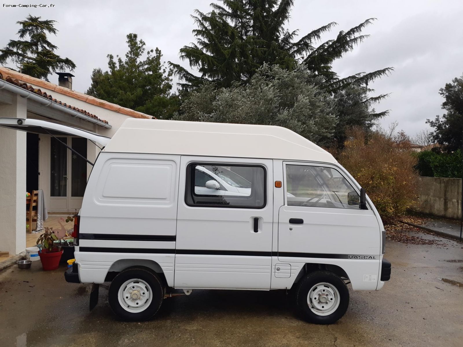 rejoignez notre forum dédié aux passionnés de fourgons ! échangez conseils, astuces et expériences avec d'autres utilisateurs, découvrez des itinéraires et partagez vos voyages à bord de votre fourgon aménagé. participez à une communauté dynamique et enrichissez votre expérience de voyage.