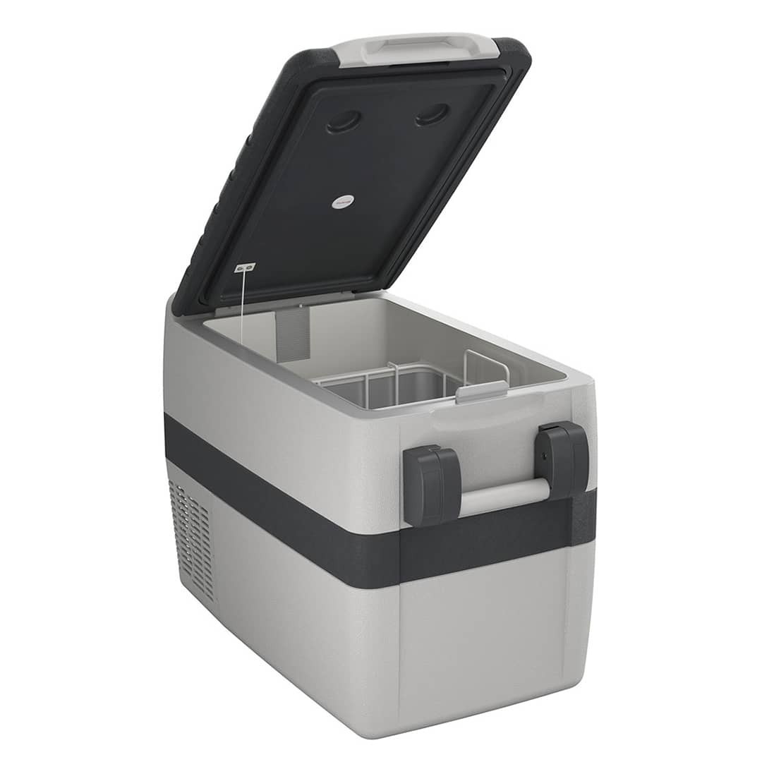 découvrez le frigo 12v, l'allié idéal pour vos escapades en camping, voyages en voiture ou sorties en plein air. compact et efficient, il maintient vos boissons et aliments au frais sans dépendre d'une prise de courant. profitez d'une fraîcheur nomade et pratique où que vous soyez !