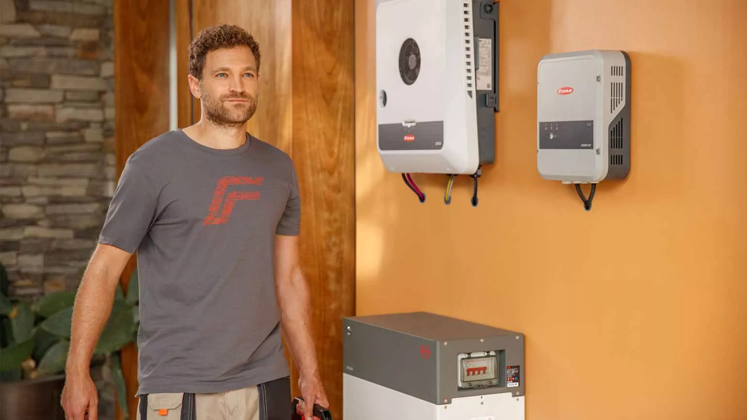 découvrez le fronius gen24, un système innovant de gestion de l'énergie solaire qui combine performance, flexibilité et durabilité. idéal pour optimiser votre autoconsommation et réduire vos factures d'électricité tout en contribuant à un avenir énergétique durable.