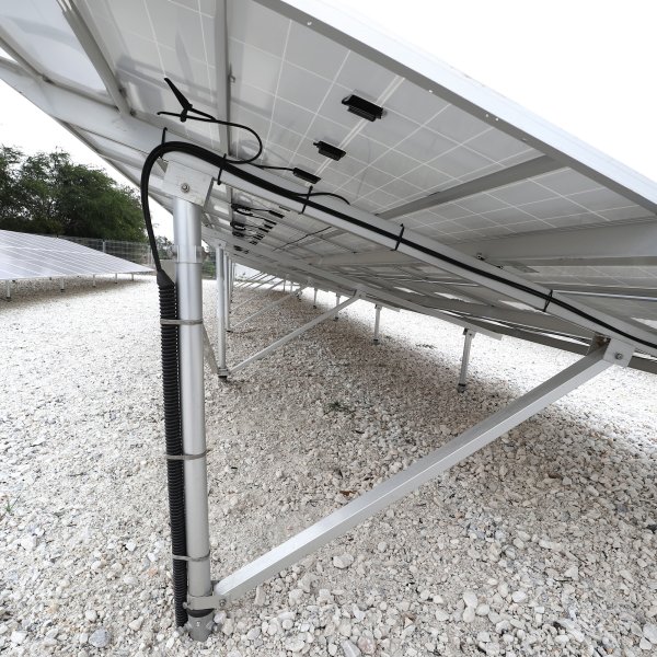 découvrez notre gaine électrique anti-uv, idéale pour protéger vos câbles des effets néfastes des rayons ultraviolets. assurez la longévité et la sécurité de vos installations électriques avec notre produit résistant et durable, conçu pour une utilisation en extérieur.