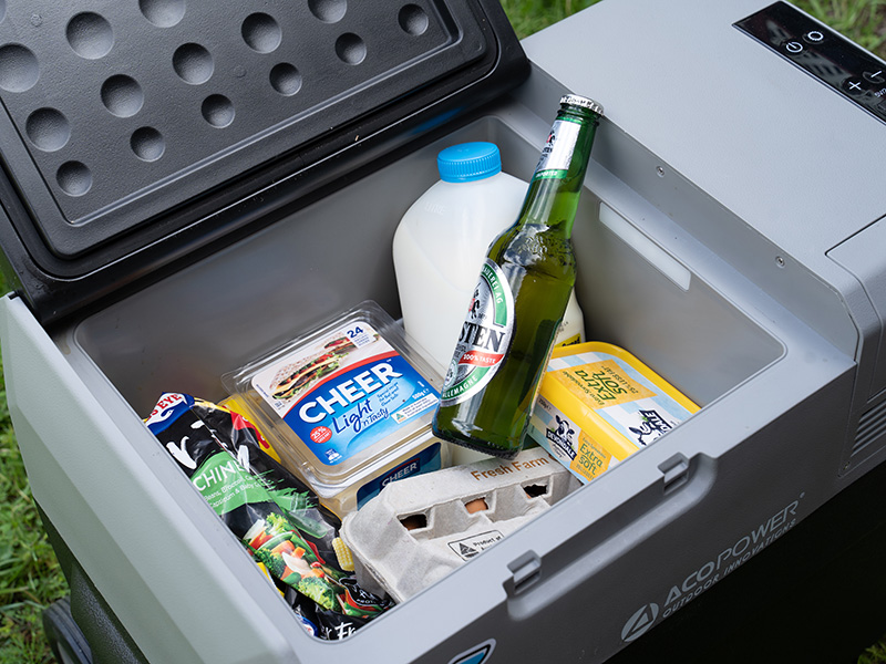 découvrez notre glacière solaire innovante, idéale pour conserver vos aliments et boissons au frais lors de vos aventures en plein air. écologique et pratique, elle s'alimente grâce à l'énergie du soleil, vous permettant de profiter de vos sorties tout en respectant l'environnement.