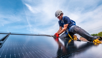 découvrez notre guide complet sur les panneaux photovoltaïques : conseils d'installation, choix des équipements, avantages écologiques et économiques, ainsi que les meilleures pratiques pour optimiser votre production d'énergie solaire.