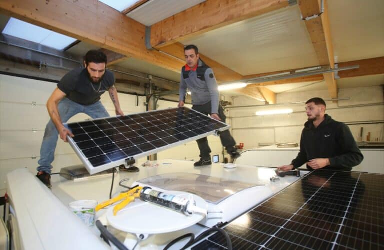 découvrez notre guide complet sur les panneaux solaires : fonctionnement, avantages, coûts, et conseils pour choisir le meilleur système pour votre maison. optez pour une énergie renouvelable et réduisez votre empreinte carbone dès aujourd'hui.