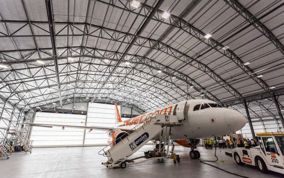 découvrez notre hangar de 1000w, idéal pour le stockage et l'aménagement de vos espaces. profitez d'une solution pratique et fonctionnelle pour répondre à tous vos besoins d'organisation.