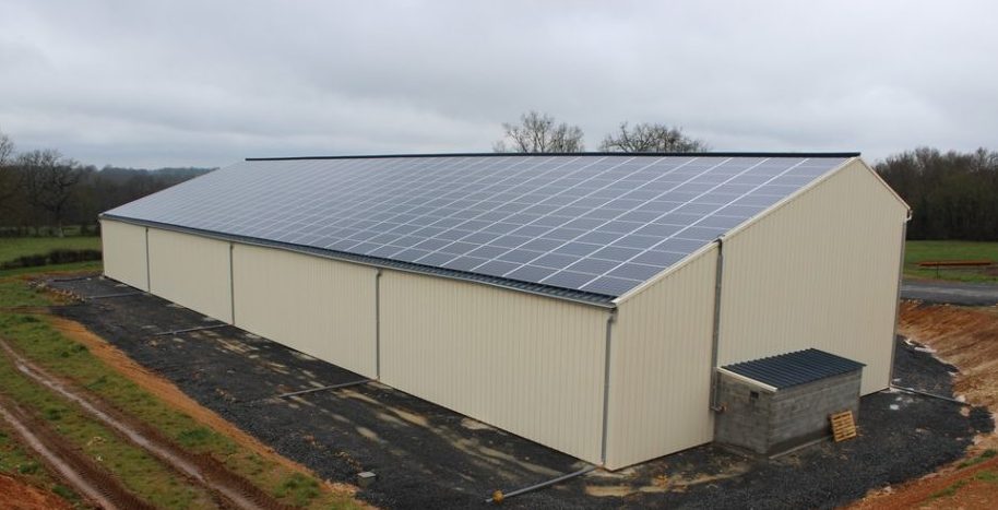 découvrez notre hangar à toiture monopente, idéal pour vos besoins de stockage et d'aménagement. conçu pour optimiser l'espace et assurer une excellente résistance, il s'intègre parfaitement dans tous types d'environnements. profitez d'une construction durable et fonctionnelle pour vos projets.