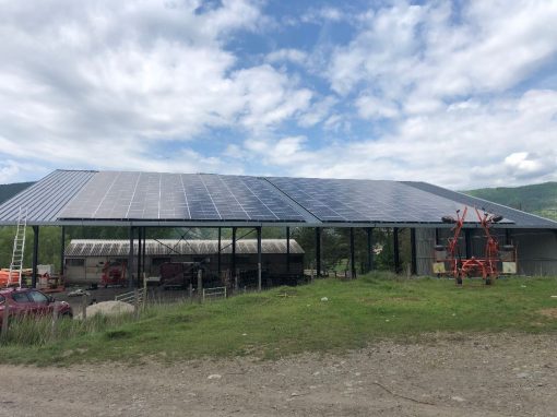 découvrez notre hangar solaire de 100 kwc, une solution innovante et écologique pour optimiser votre production d'énergie. améliorez l'efficacité de vos activités tout en contribuant à la transition énergétique. idéal pour les entreprises souhaitant réduire leur empreinte carbone et réaliser des économies sur leurs factures d'électricité.