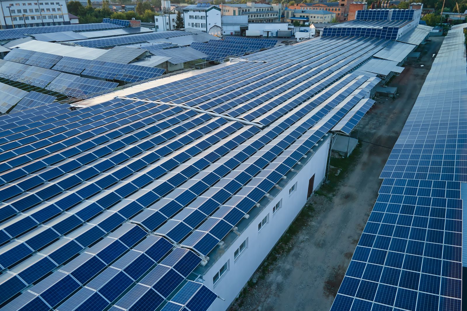 découvrez comment bénéficier d'un hangar photovoltaïque gratuit en 2025. profitez des avantages de l'énergie solaire tout en réduisant vos coûts d'exploitation. informez-vous sur les nouvelles régulations et opportunités qui vous permettent d'installer un hangar écologique sans frais.