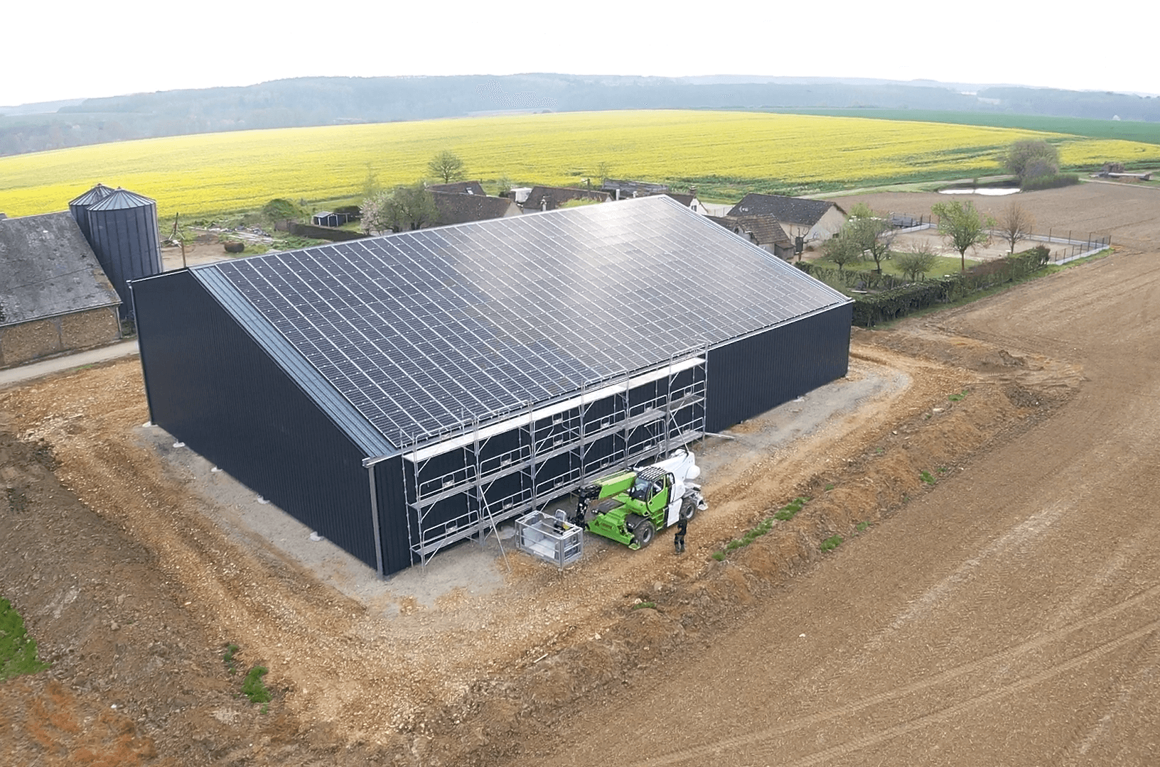 découvrez les avantages du hangar photovoltaïque : une solution innovante pour produire de l'énergie renouvelable tout en optimisant l'espace. ce système durable permet de réduire les coûts énergétiques et de contribuer à la transition écologique.