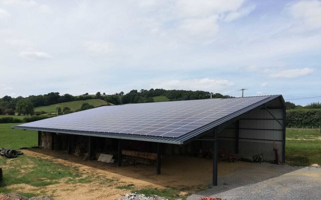 découvrez notre solution innovante de hangars photovoltaïques, alliant durabilité et performance énergétique. transformez votre espace de stockage en une source d'énergie verte et réduisez vos coûts tout en préservant l'environnement.