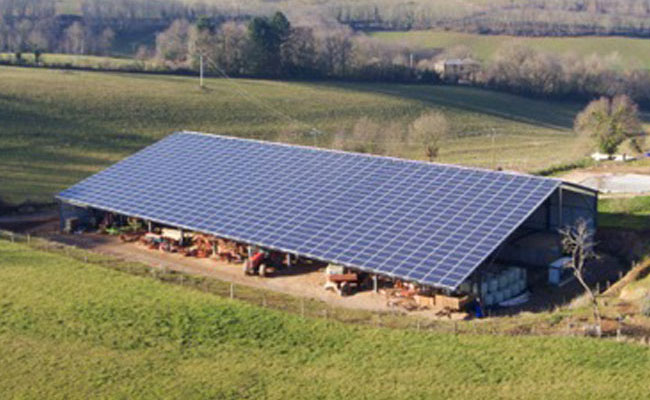 découvrez notre hangar solaire de 200m2, idéal pour optimiser vos espaces tout en profitant d'une source d'énergie renouvelable. parfait pour les entreprises soucieuses de leur impact environnemental, ce bâtiment innovant combine fonctionnalité et durabilité.