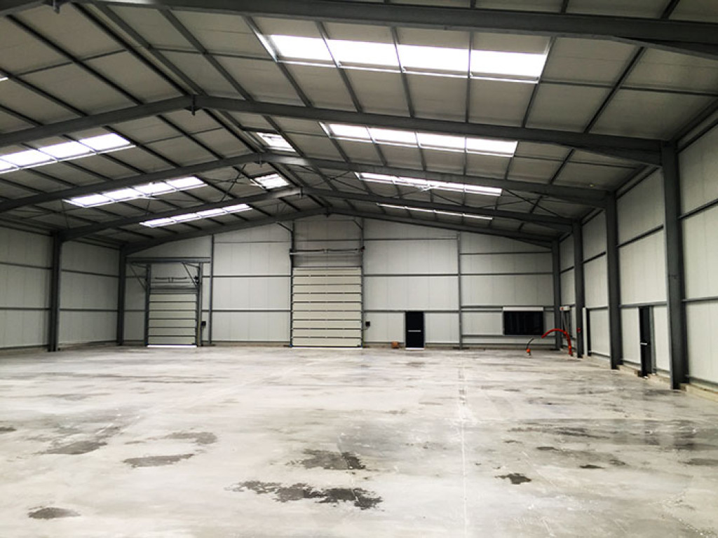 découvrez les multiples usages d'un hangar, de l'espace de stockage à l'atelier, et apprenez comment optimiser cet espace pour vos besoins personnels ou professionnels. explorez nos conseils pour l'entretien et l'aménagement de votre hangar.