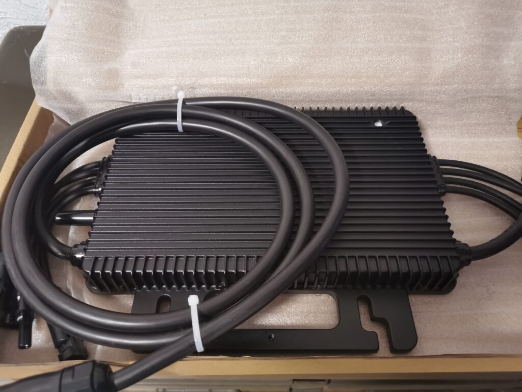 découvrez l'inverseur hoymiles hm-1500, une solution innovante pour optimiser la production d'énergie solaire. compact et performant, cet appareil assure une gestion efficace de votre installation photovoltaïque tout en maximisant votre rendement énergétique. idéal pour les particuliers et les professionnels, le hm-1500 s'intègre facilement à votre système solaire.