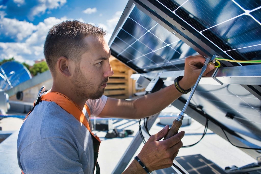 découvrez comment les panneaux photovoltaïques transforment notre paysage énergétique, réduisent notre empreinte carbone et offrent des solutions durables pour l'avenir. explorez les bénéfices économiques et environnementaux de leur utilisation.