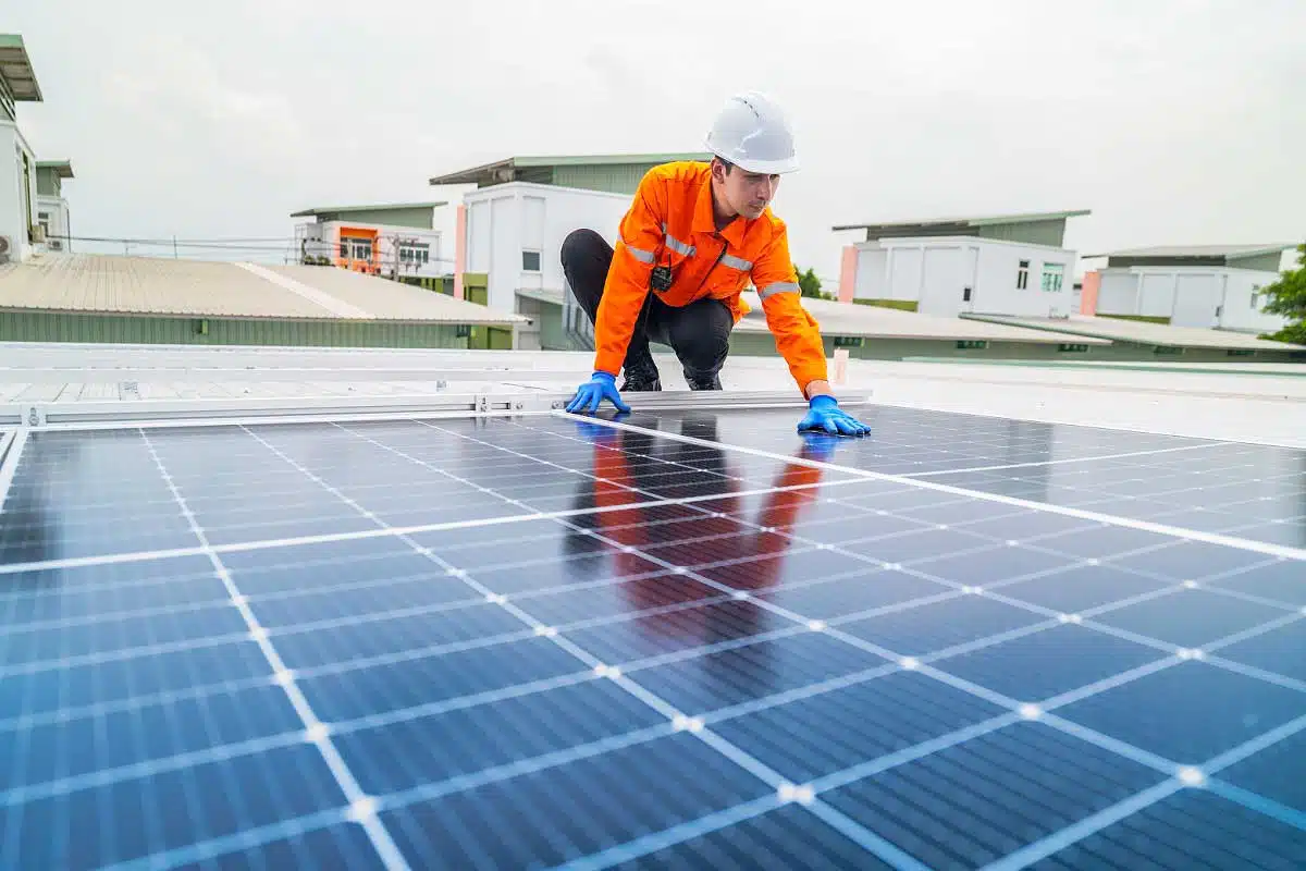 découvrez comment l'énergie photovoltaïque contribue à un impact positif sur l'environnement et l'économie. explorez les avantages des panneaux solaires pour une planète plus verte et un avenir durable.