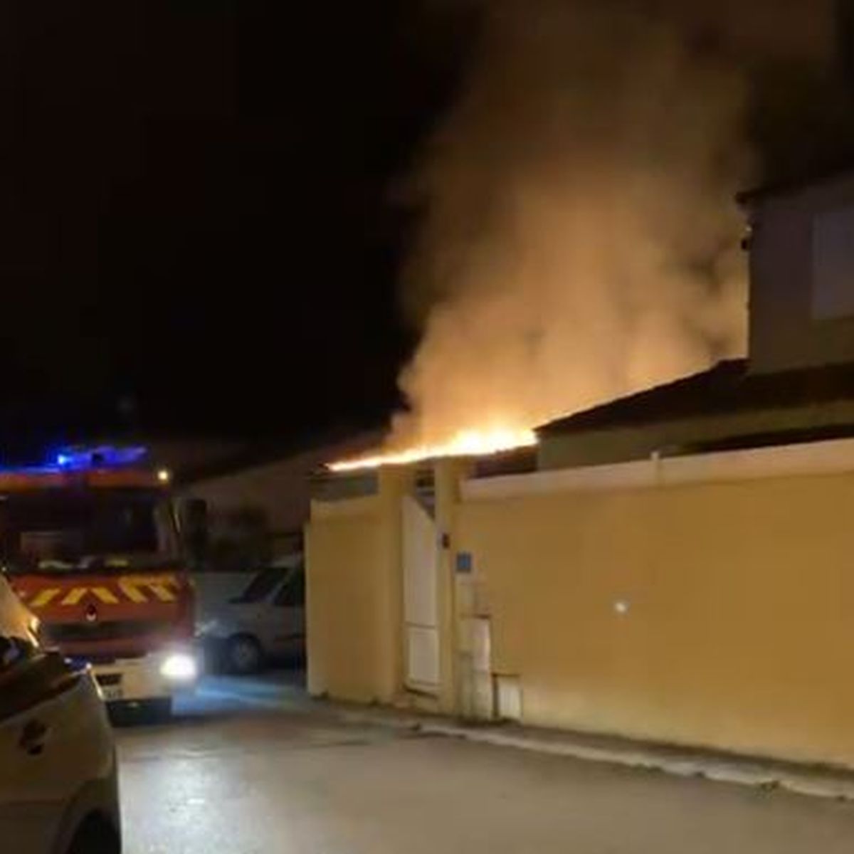 découvrez les causes et les conséquences des incendies liés aux panneaux solaires. apprenez comment prévenir ces incidents et garantir la sécurité de votre installation photovoltaïque.