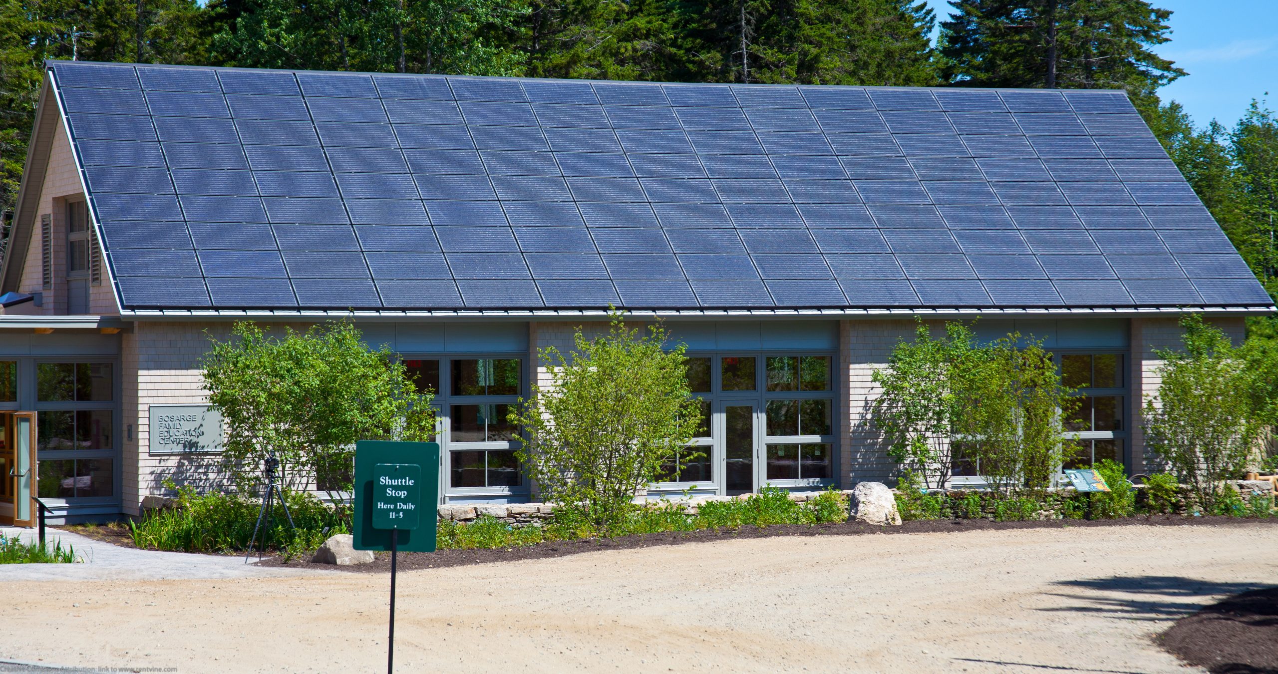 découvrez les inconvénients de l'énergie solaire : coûts élevés d'installation, dépendance aux conditions météorologiques, nécessité d'un espace suffisant et problèmes de stockage de l'énergie. informez-vous avant d'investir dans cette source d'énergie renouvelable.