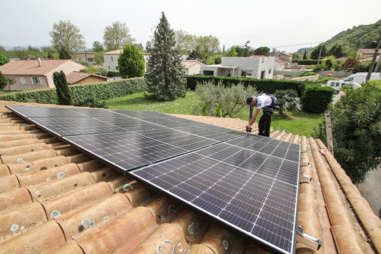 découvrez les dernières informations sur le photovoltaïque : technologies, avantages, coûts, et conseils pour investir dans l'énergie solaire.