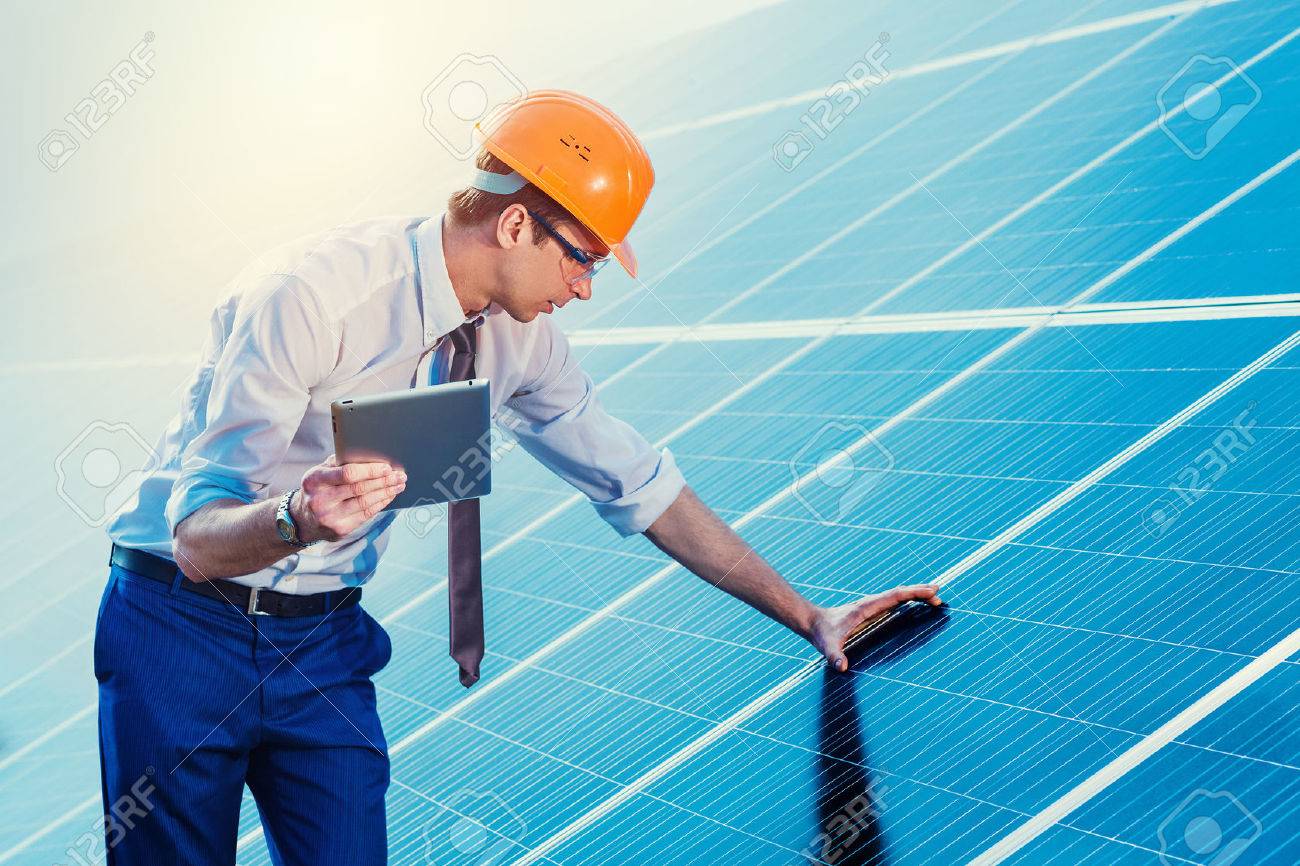 découvrez le métier d'ingénieur solaire, un expert de l'énergie renouvelable qui conçoit des systèmes photovoltaïques innovants. apprenez comment ces professionnels contribuent à un avenir durable en optimisant l'utilisation de l'énergie solaire pour réduire l'empreinte carbone.
