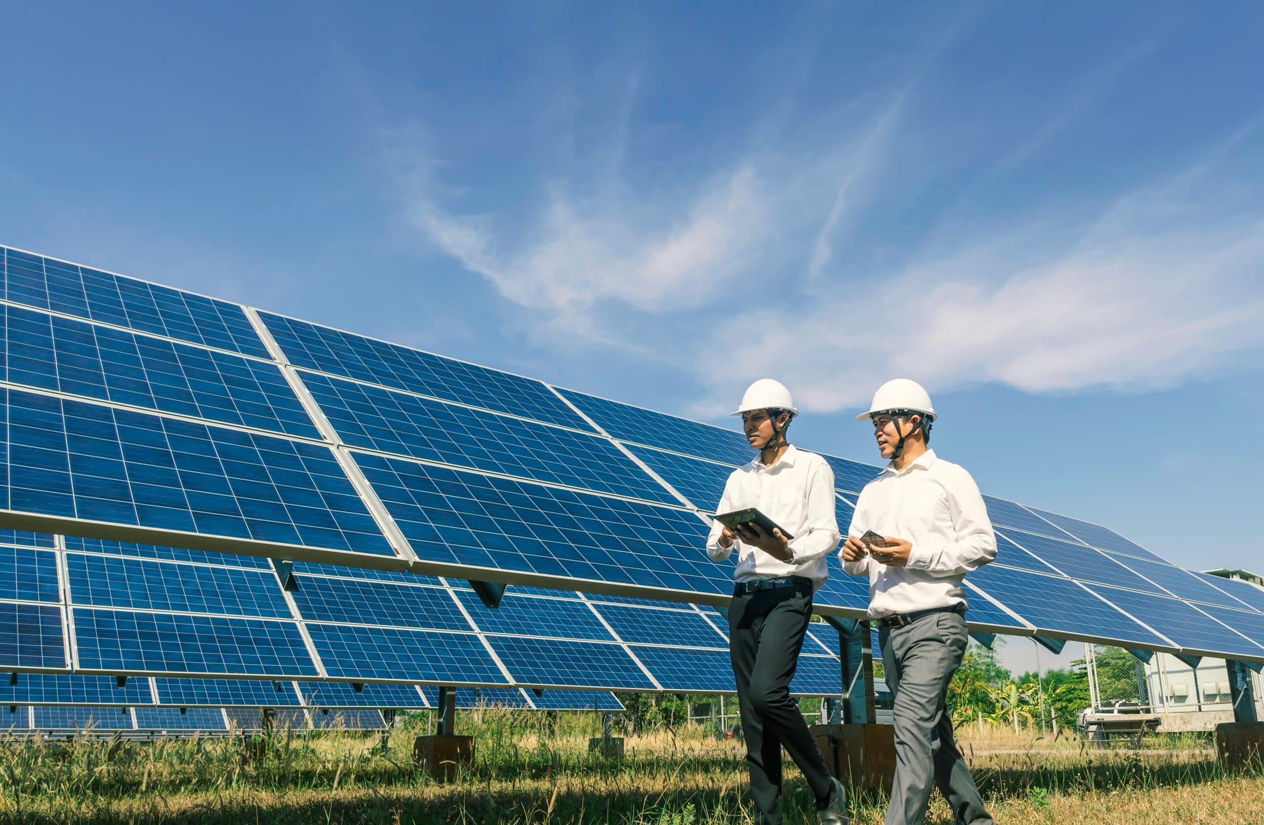 découvrez le métier passionnant d'ingénieur solaire, un expert en conception et mise en œuvre de systèmes photovoltaïques, qui allie innovation technologique et développement durable pour une énergie propre et renouvelable.