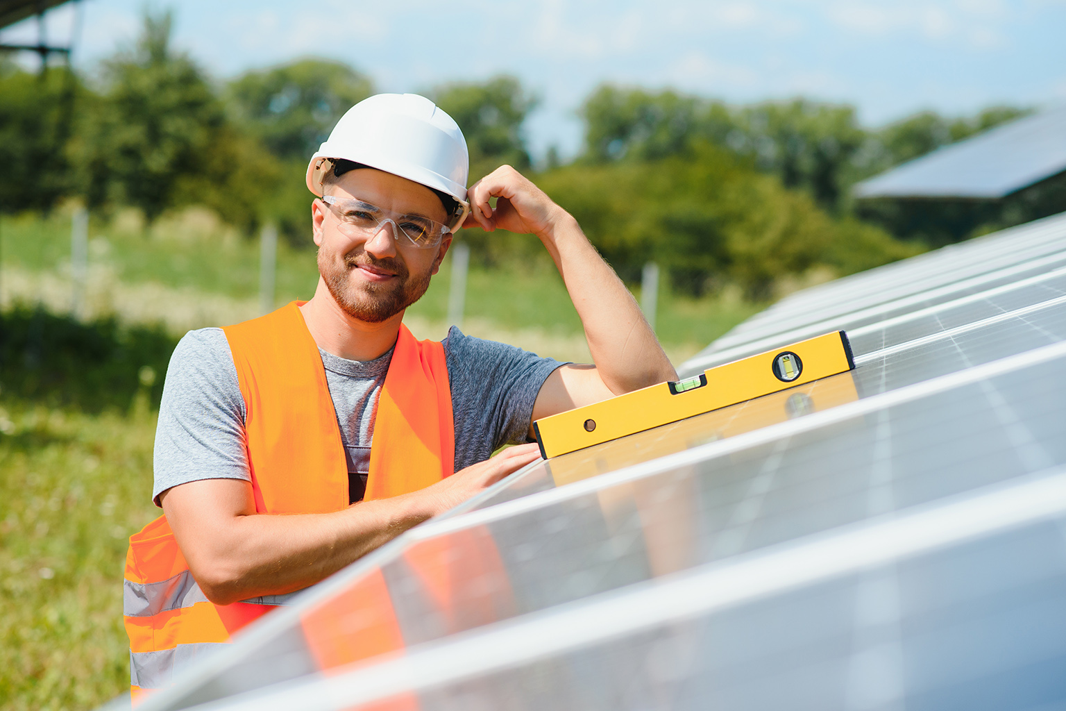 découvrez le métier passionnant d'ingénieur solaire, un expert qui conçoit et optimise des systèmes énergétiques durables. explorez les défis techniques et environnementaux de cette carrière en pleine expansion, et apprenez comment contribuer à la transition énergétique grâce à des solutions solaires innovantes.