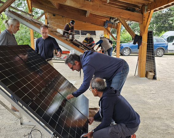boostez vos compétences avec notre formation d'installateur photovoltaïque. apprenez les techniques indispensables pour concevoir, installer et entretenir des systèmes solaires efficaces. devenez un professionnel recherché dans le secteur des énergies renouvelables et contribuez à la transition énergétique.