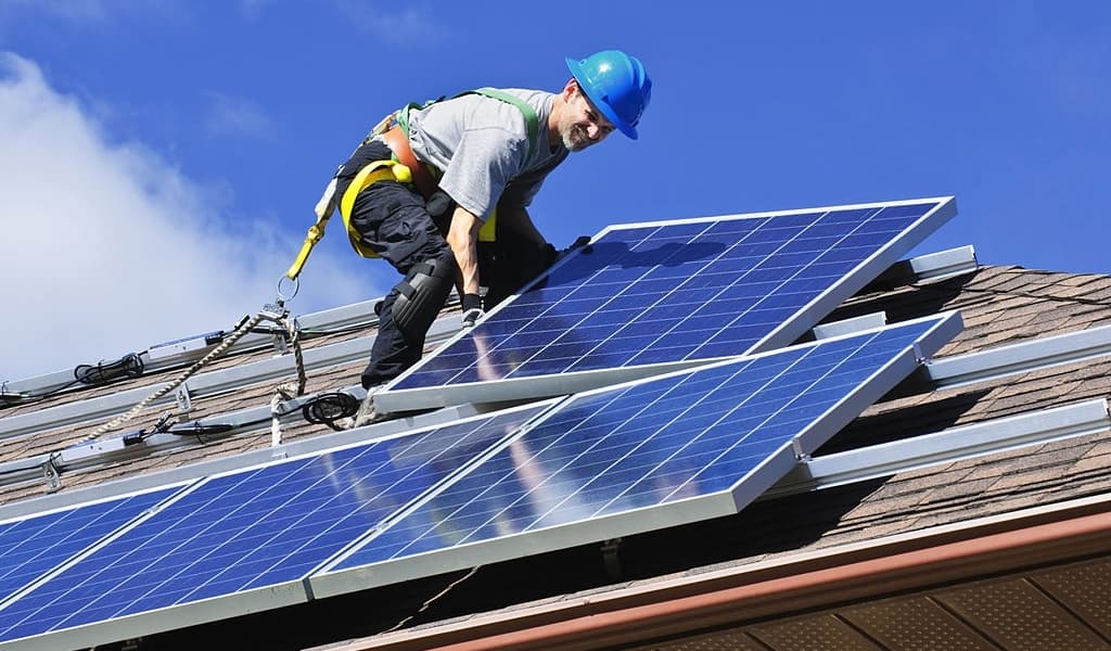 découvrez nos services d'installation de panneaux solaires pour un habitat plus écologique et économique. profitez d'une transition énergétique réussie grâce à des experts qualifiés qui vous accompagnent dans chaque étape de votre projet.