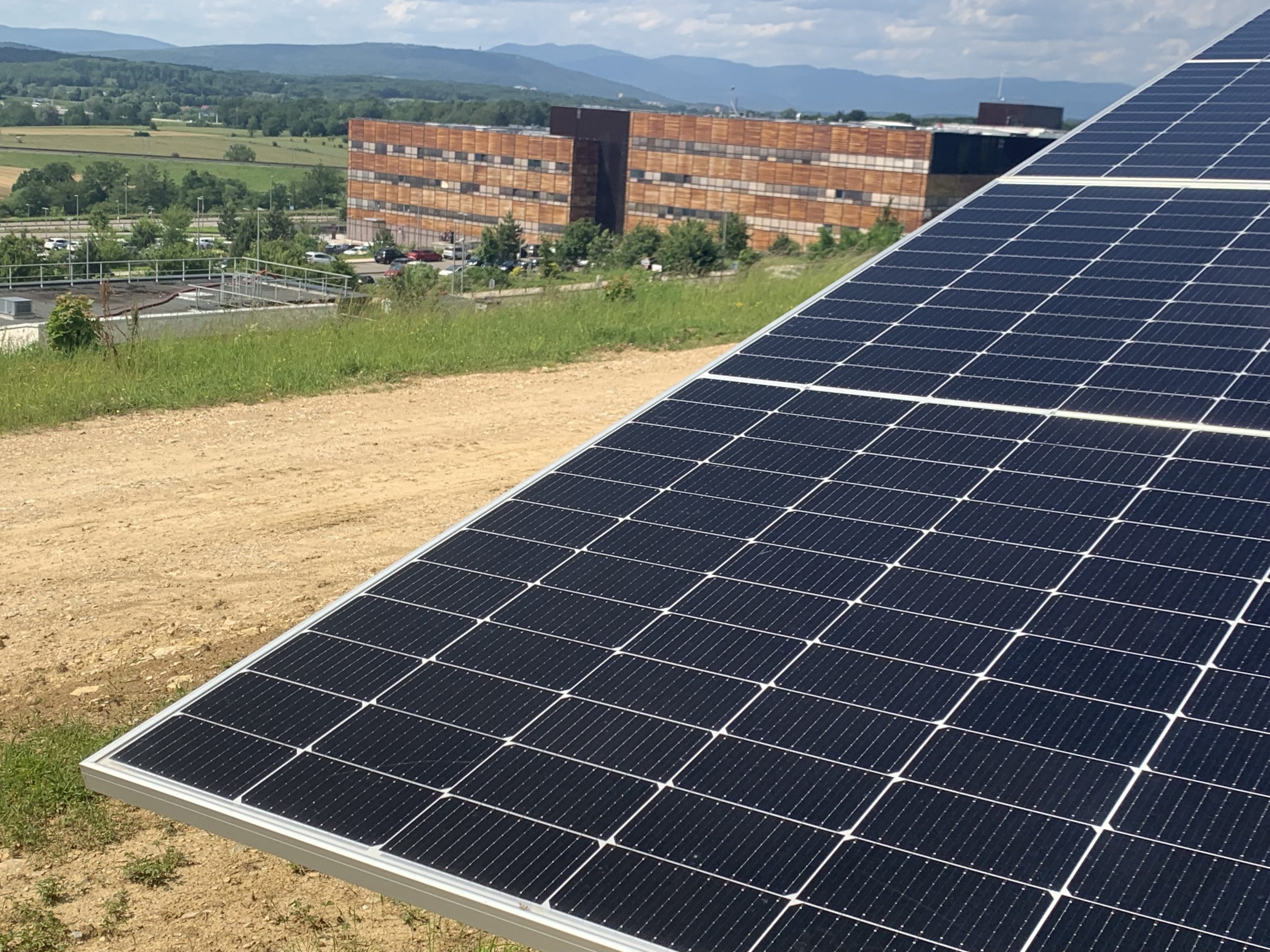 découvrez les services d'un installateur photovoltaïque à belfort pour répondre à vos besoins en énergie renouvelable. optimisez votre consommation d'énergie avec des panneaux solaires de qualité, une installation professionnelle et un accompagnement personnalisé pour rentabiliser votre investissement.