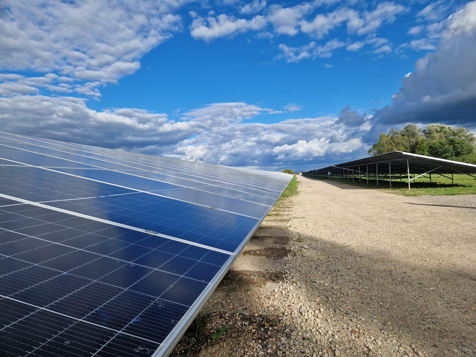 découvrez les services d'un installateur photovoltaïque à montbéliard, spécialisé dans l'installation de panneaux solaires pour maximiser votre production d'énergie renouvelable et réduire vos factures d'électricité. profitez d'une expertise locale pour une transition énergétique réussie.